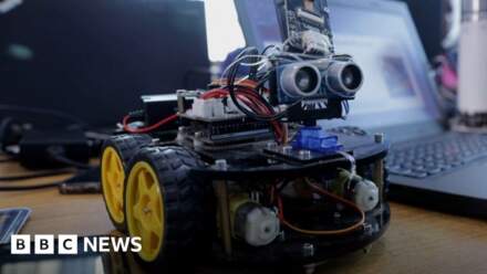 The start-up with science kits for young Africans