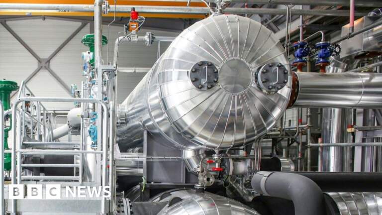 The giant heat pumps designed to warm whole districts