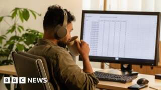 Workers cling to the software despite shift to AI