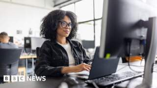 Government offers UK adults free AI training for work