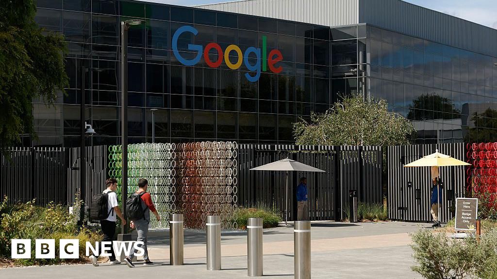 Google staff call for firm to cut ties with ICE
